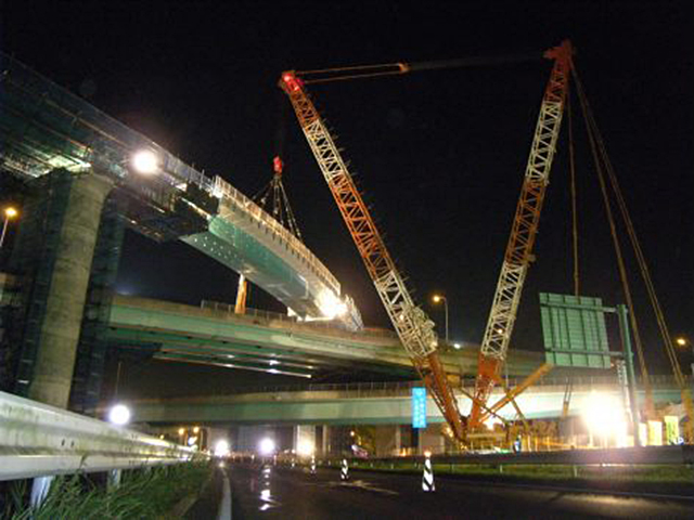 圏央道東金JCTランプ橋 夜間架設の状況