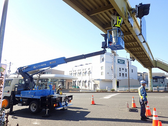 国道を跨ぐ歩道橋点検